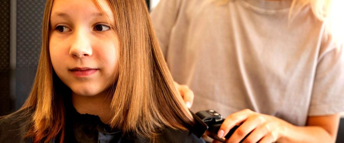 2. ¿Cuánto cuesta aproximadamente un corte de pelo en una peluquería infantil en Cáceres?