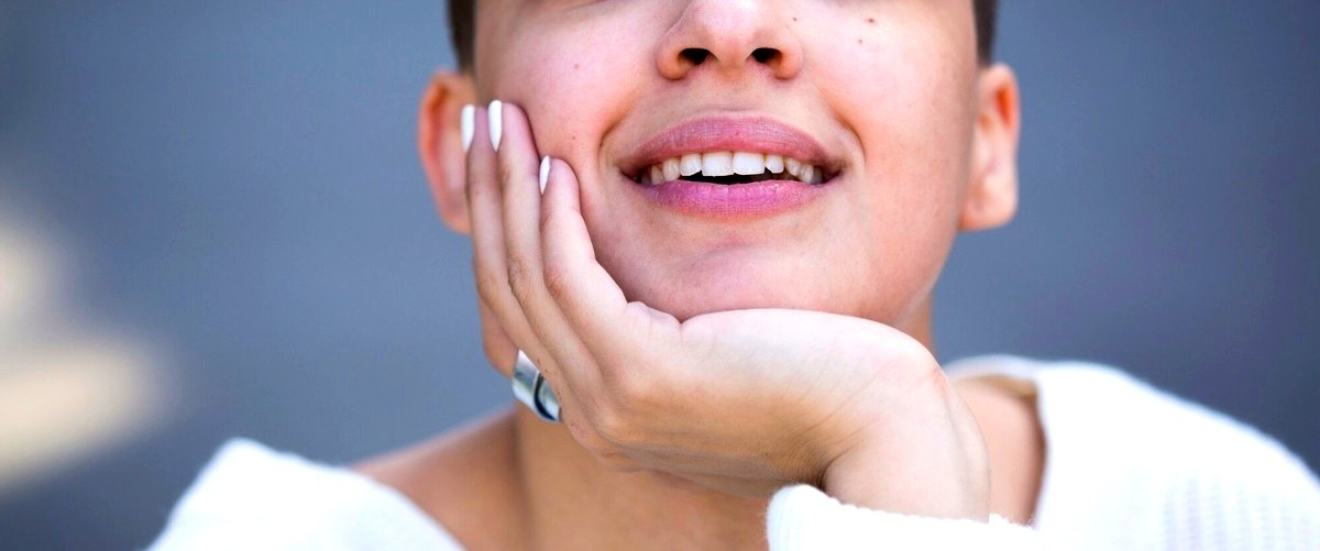 3. ¿Cuáles son los beneficios de la ortodoncia invisible en comparación con los brackets tradicionales?