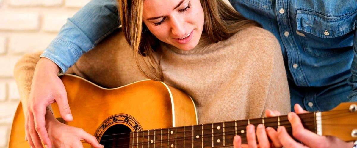 3. ¿Ofrecen clases de guitarra en estas tiendas de Tarragona?