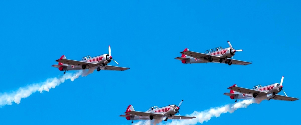 ¿Cómo puedo contactar a las empresas aeronáuticas en Las Palmas?