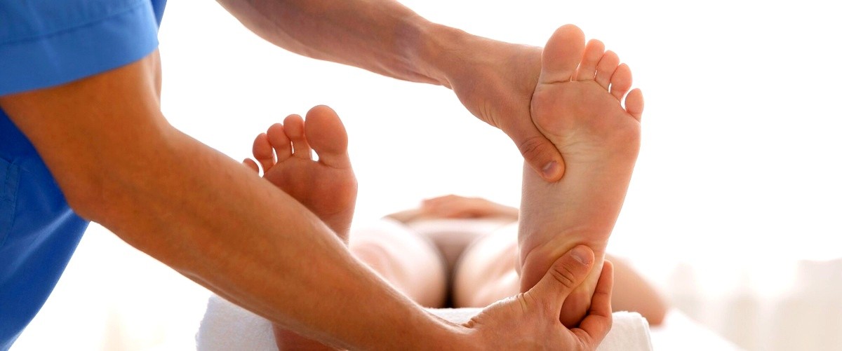 ¿Cómo puedo cuidar mis pies en casa?