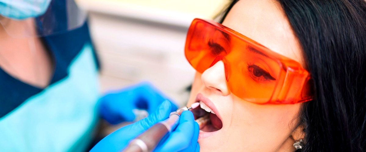 ¿Cómo puedo determinar si un ortodoncista es competente y ofrece un buen servicio?