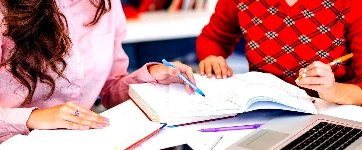 ¿Cómo se llama la escuela secundaria en La Coruña, España?