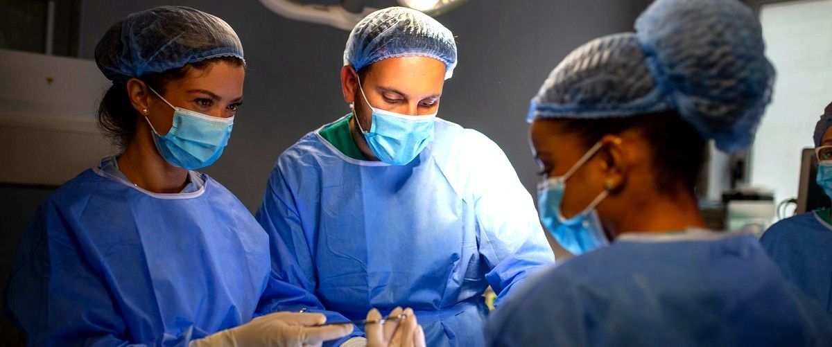 ¿Cuál cirujano plástico realiza operaciones en la Reina Letizia?