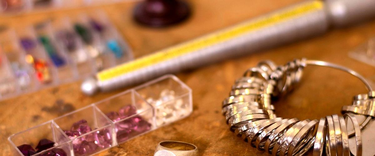 ¿Cuál es el nombre de la joyería en Cáceres donde venden joyas?
