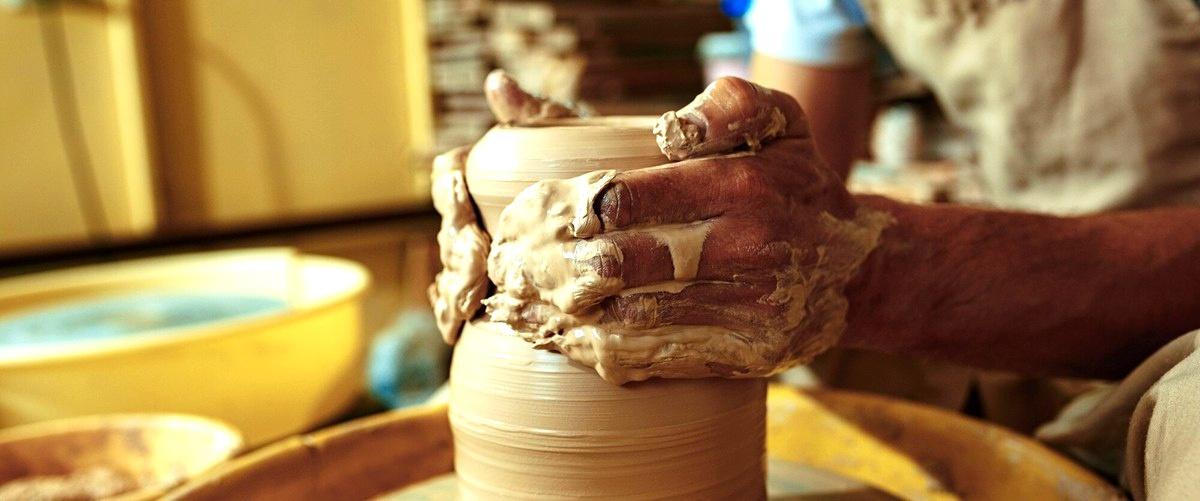 ¿Cuál es el nombre del taller de cerámica en Barrio Cantabria (Cantabria)?