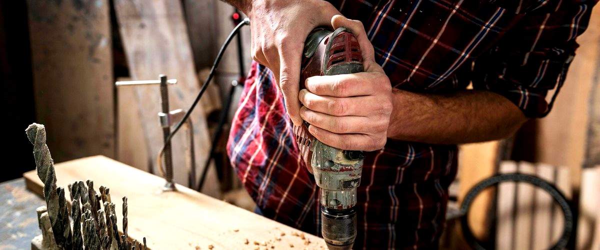 ¿Cuál es el nombre que se le da a los profesionales que se dedican a la carpintería en Teruel?
