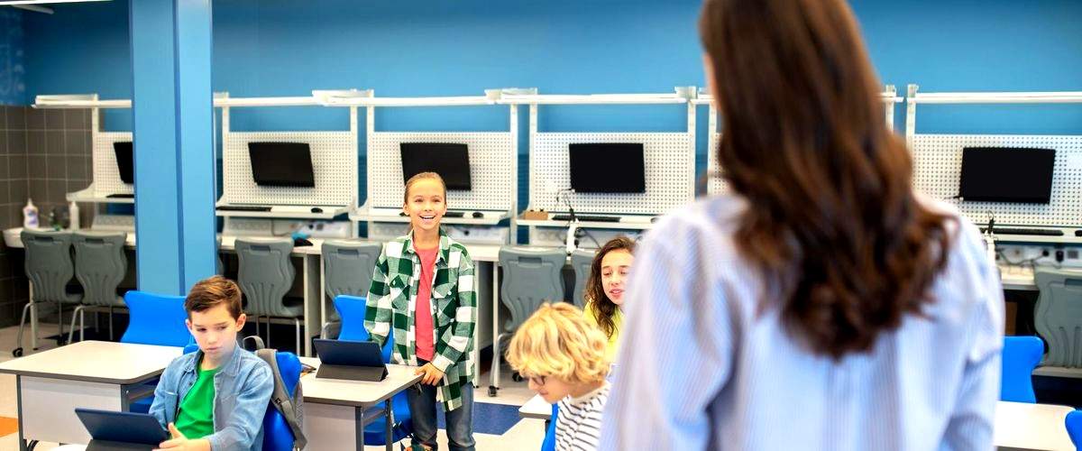 ¿Cuál es el perfil de los profesores en las escuelas de doblaje de Alcobendas?