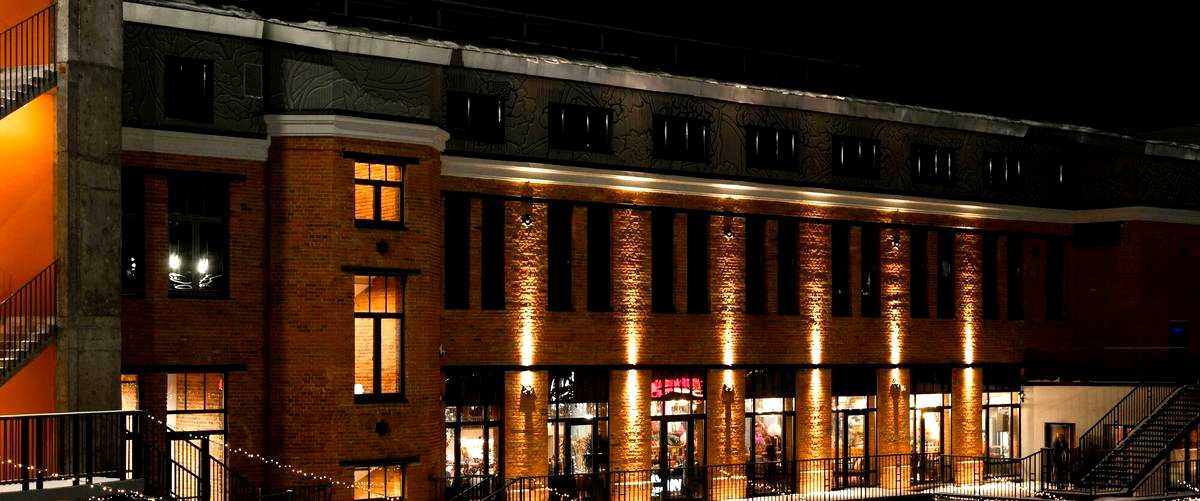 ¿Cuál es el precio medio de entrada a los lugares de entretenimiento nocturno en Pamplona?