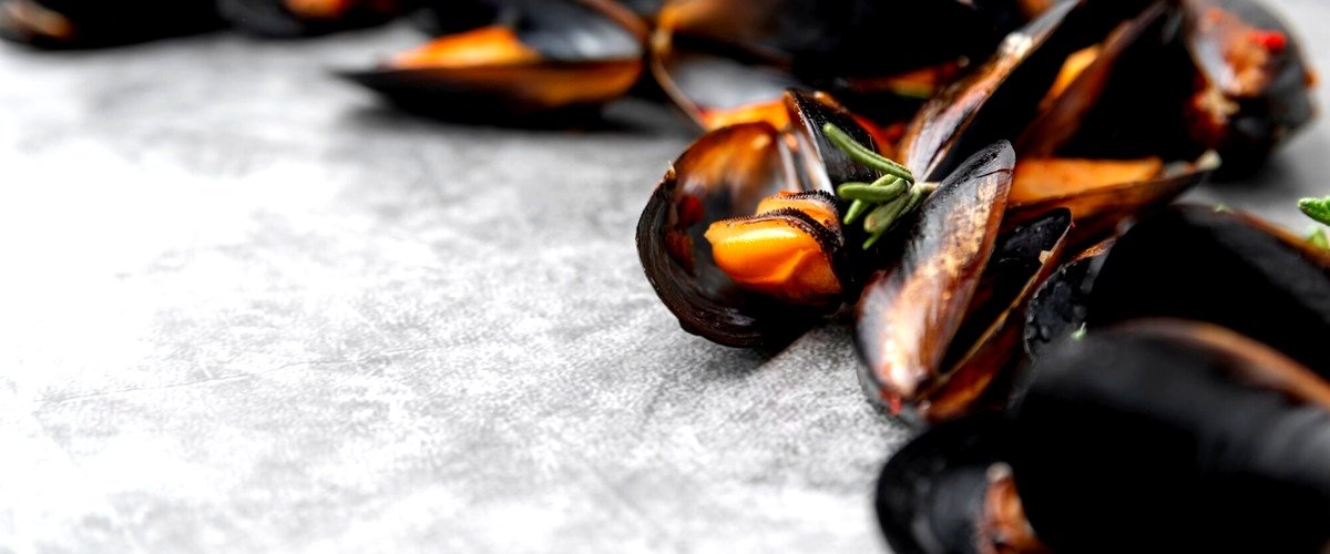 ¿Cuál es el precio medio de los platos de mejillones en estos restaurantes?