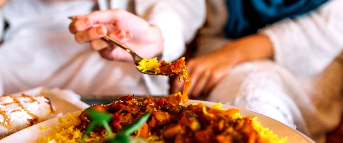 ¿Cuál es el precio medio de los platos en los restaurantes indios en Segovia?