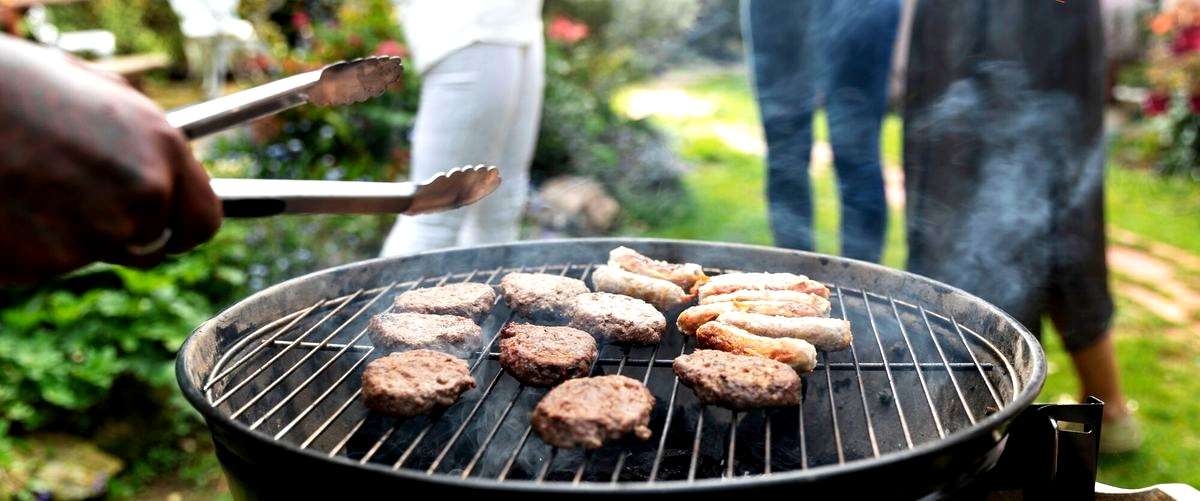 ¿Cuál es el precio medio de una comida en un asador en Sevilla?