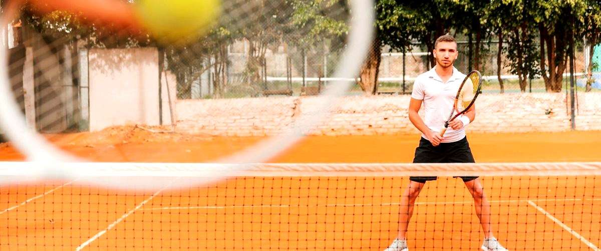 ¿Cuál es el precio medio por hora de alquiler de una pista de pádel en Pamplona?