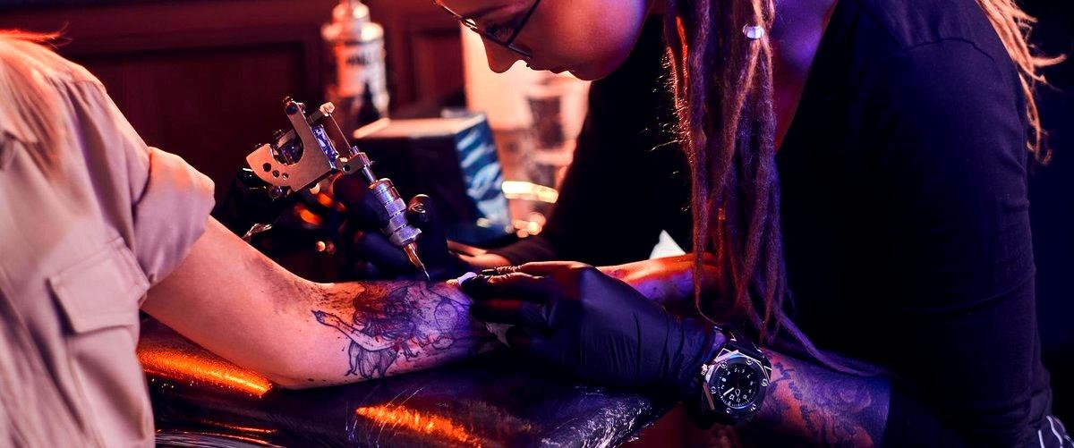 ¿Cuál es el proceso de cuidado posterior a un tatuaje en Santiago de Compostela?