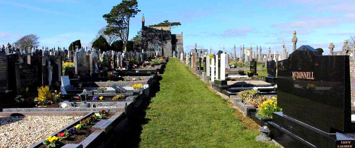 ¿Cuál es el proceso de embalsamamiento en un servicio funerario?