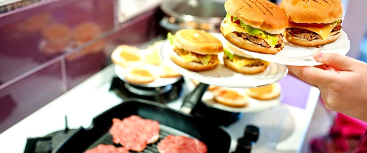 ¿Cuál es el rango de precios promedio para una hamburguesa en estos restaurantes?