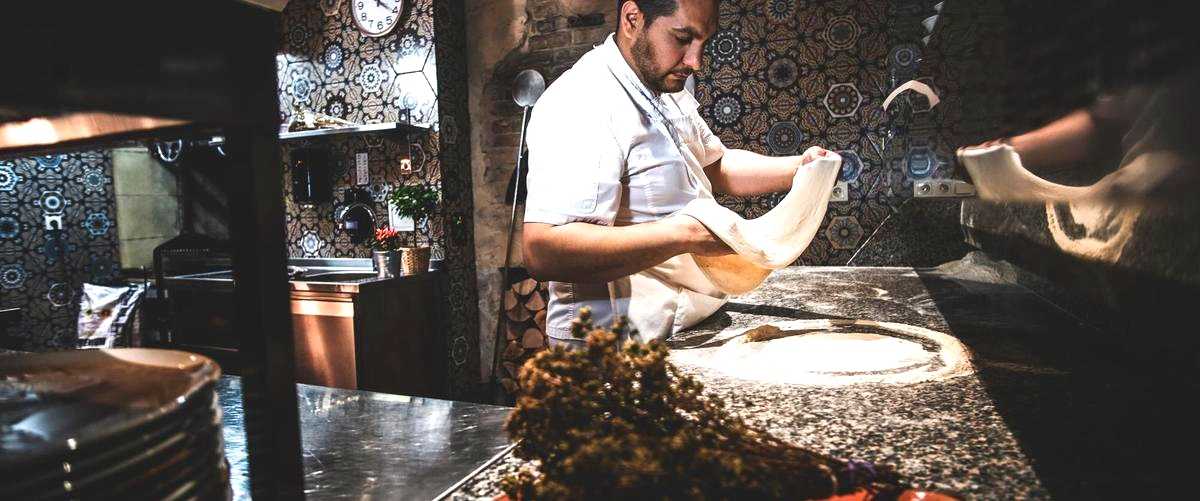 ¿Cuál es la demanda laboral para los graduados en gastronomía en Cáceres?