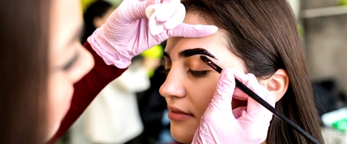 ¿Cuál es la diferencia entre el microblading y el tatuaje de cejas?