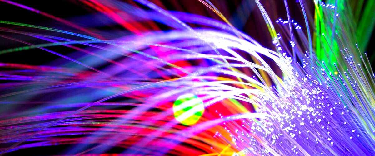 ¿Cuál es la diferencia entre la fibra óptica monomodo y multimodo?