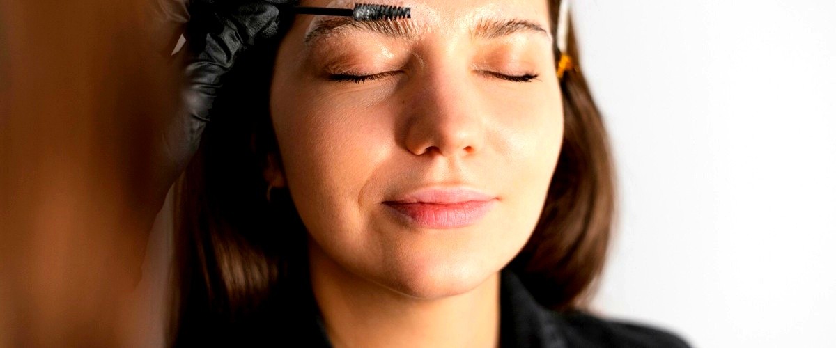 ¿Cuál es la duración del resultado del microblading en Lugo?