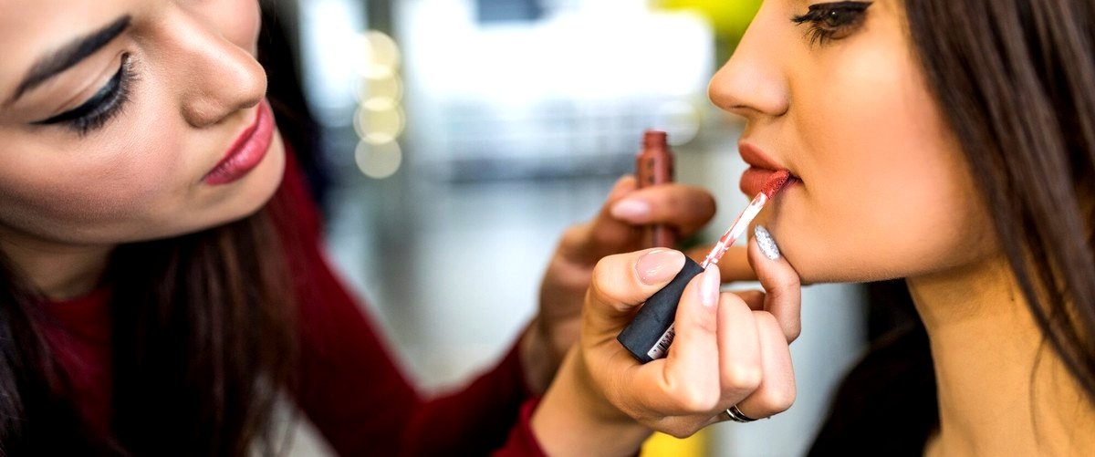 ¿Cuál es la duración promedio de un servicio de maquillaje en Cuenca?