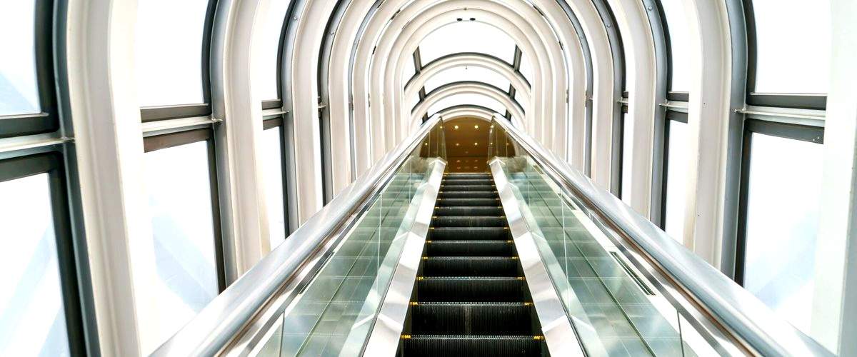 ¿Cuál es la empresa líder en el sector de ascensores en Zaragoza?