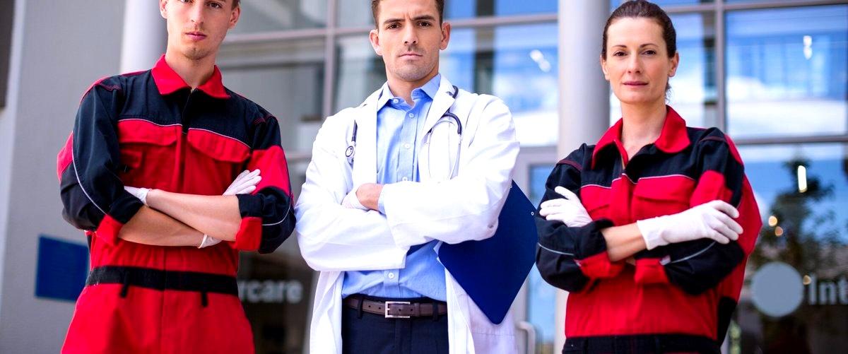 ¿Cuál es la función de un médico en un hospital?