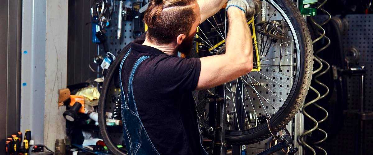 ¿Cuáles son las funciones de un mecánico de motos en un taller de Navarra?