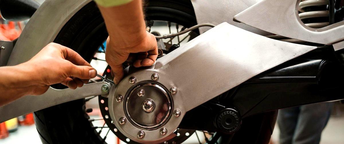 ¿Cuáles son las principales tareas de un mecánico de motos?
