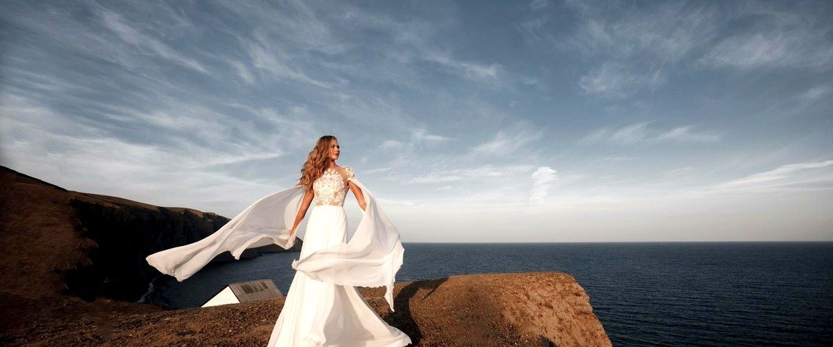 ¿Cuáles son las tendencias actuales en vestidos de novia en Roquetas de Mar (Almería)?