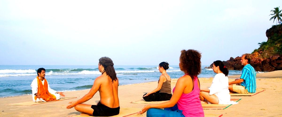 ¿Cuáles son los beneficios de practicar yoga en Roquetas de Mar?