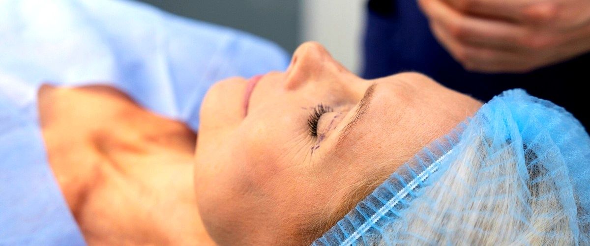 ¿Cuáles son los criterios a tener en cuenta al buscar un médico para una blefaroplastia?