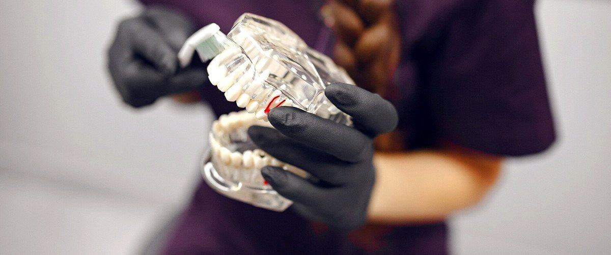 ¿Cuáles son los factores que influyen en el precio de un implante dental completo?