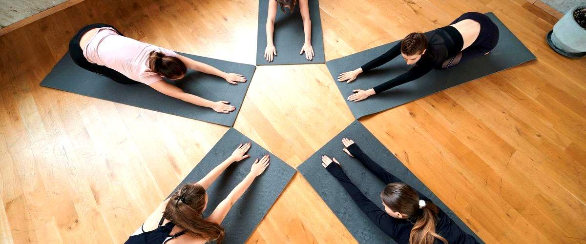 ¿Cuáles son los horarios de las clases de yoga en los centros de La Coruña?