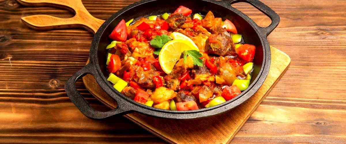 ¿Cuáles son los ingredientes tradicionales de la paella española?