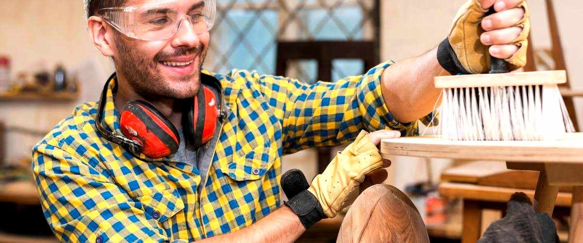 ¿Cuáles son los materiales más utilizados por los carpinteros en Huelva?