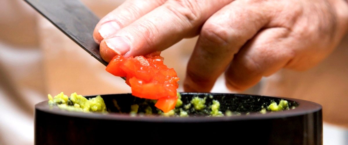 ¿Cuáles son los precios medios de los platos en los restaurantes japoneses de Salamanca?