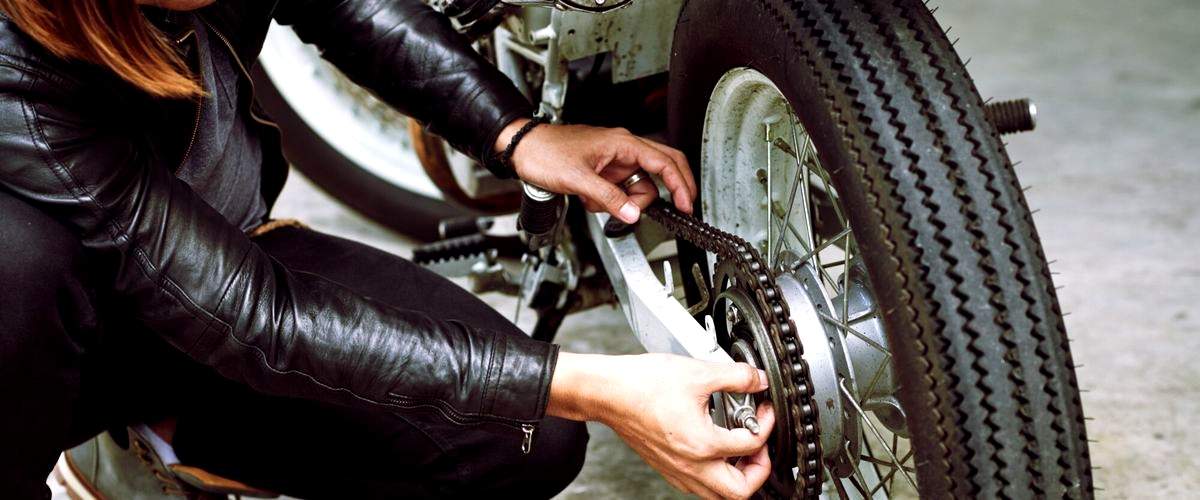 ¿Cuáles son los precios medios de los servicios de los talleres de moto en Santiago de Compostela?