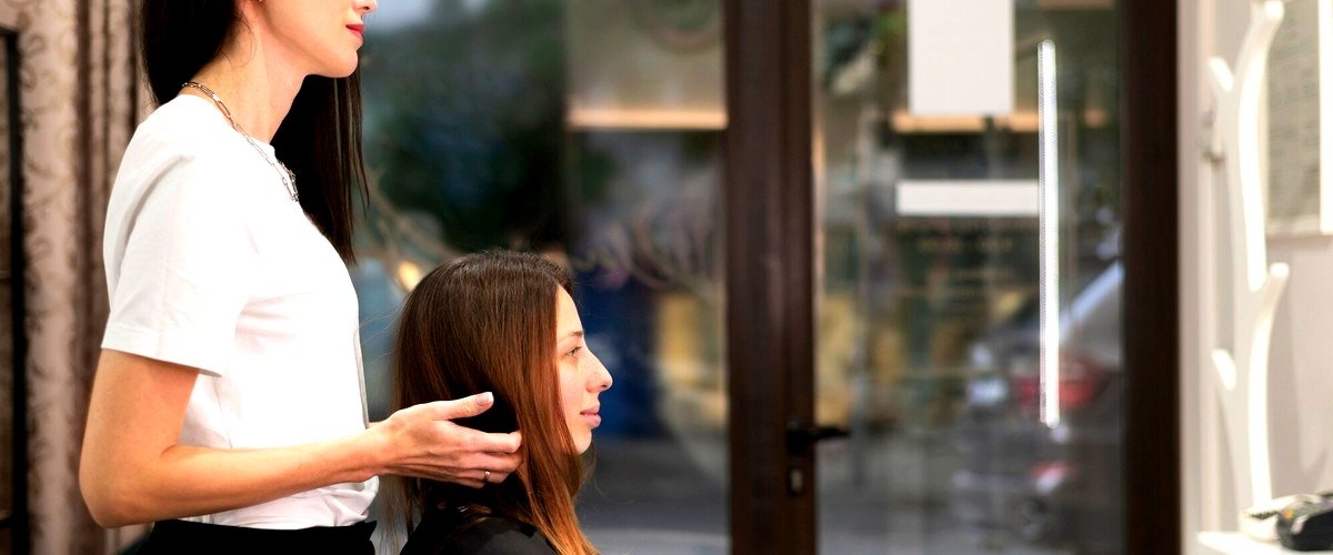 ¿Cuáles son los precios medios de los servicios de peluquería en una academia en Cornella de Llobregat?