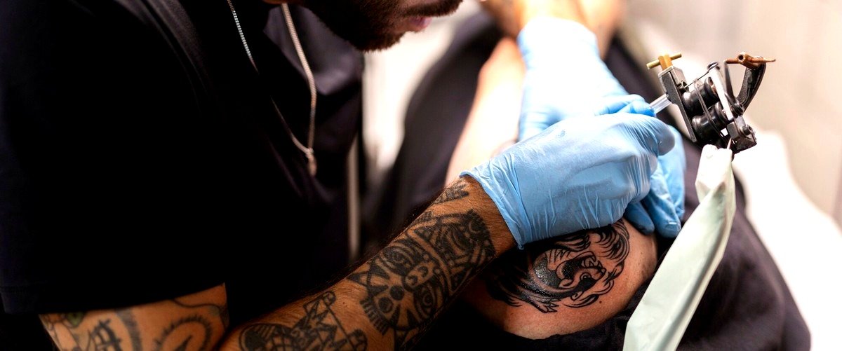 ¿Cuáles son los precios medios para los diferentes servicios de tatuaje en San Fernando (Cádiz)?