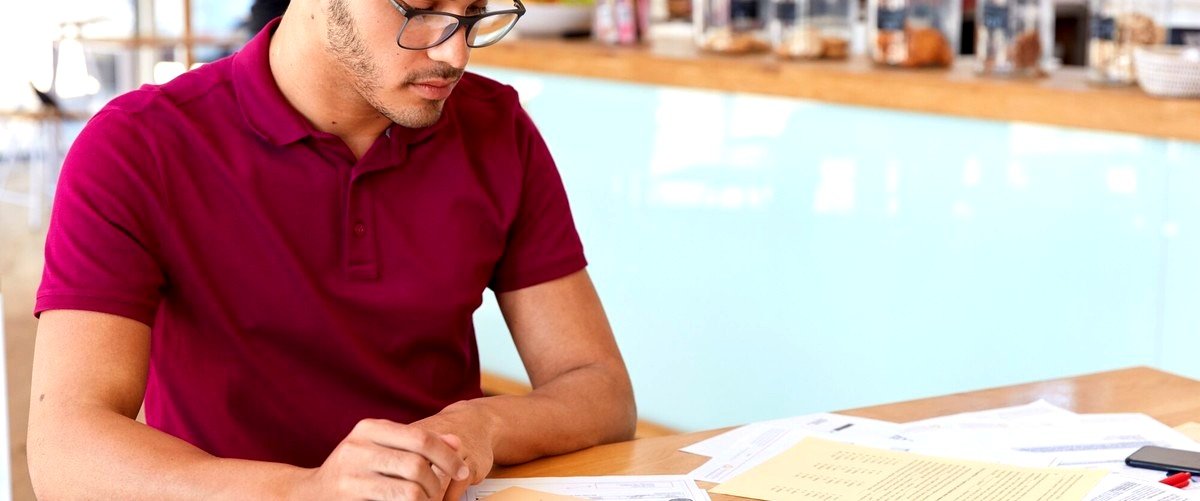 ¿Cuáles son los requisitos para presentarse a las oposiciones de Correos en Granada?