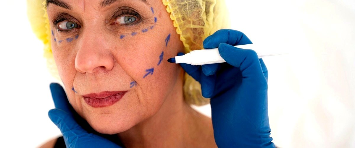 ¿Cuáles son los riesgos y complicaciones asociados a la blefaroplastia?