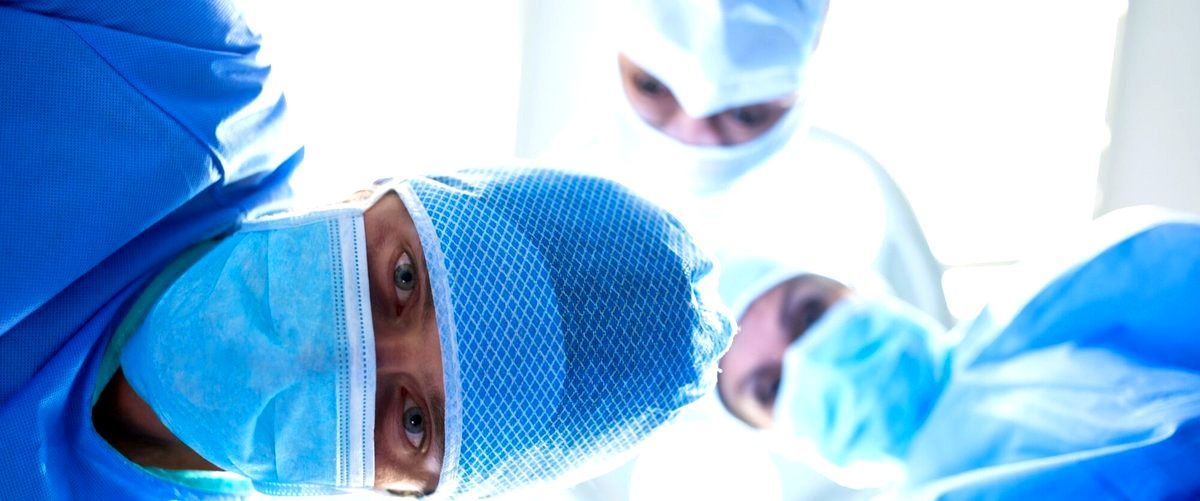 ¿Cuáles son los riesgos y posibles complicaciones de la cirugía de mastopexia?