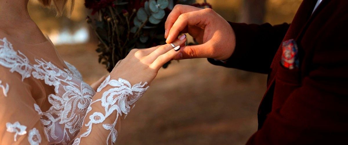 ¿Cuáles son los servicios más comunes incluidos en el precio de una boda en Badajoz?