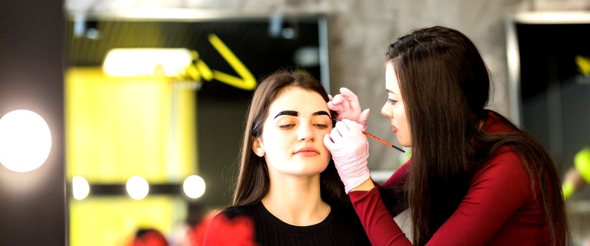 ¿Cuáles son los servicios más comunes que ofrecen los maquilladores en Sabadell?