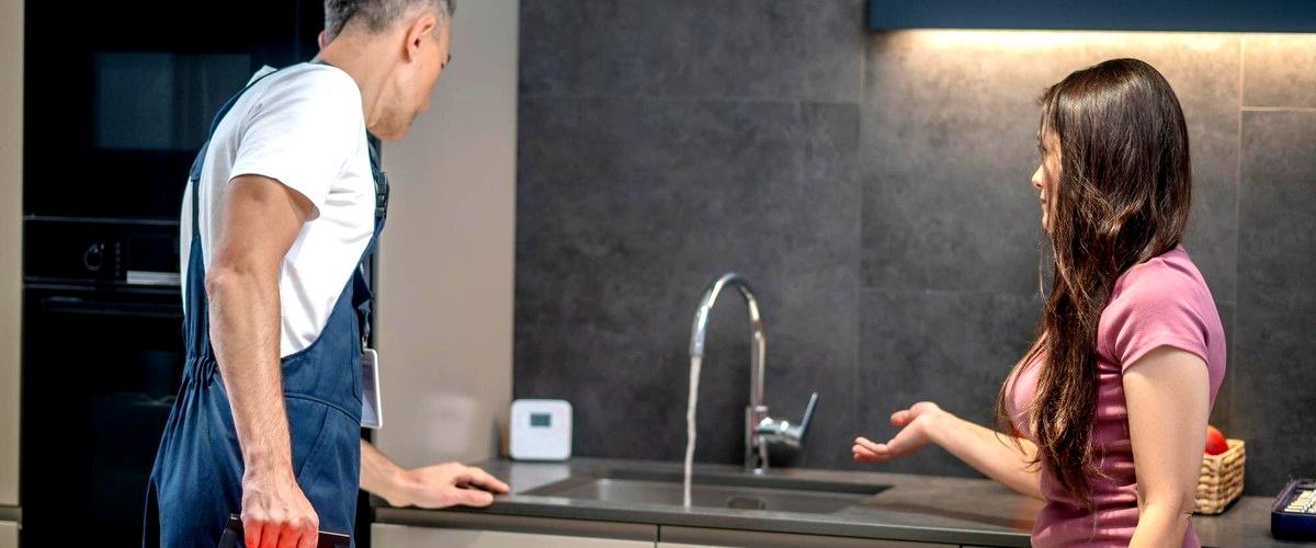 ¿Cuáles son los servicios que ofrece un fontanero en Marbella (Málaga)?