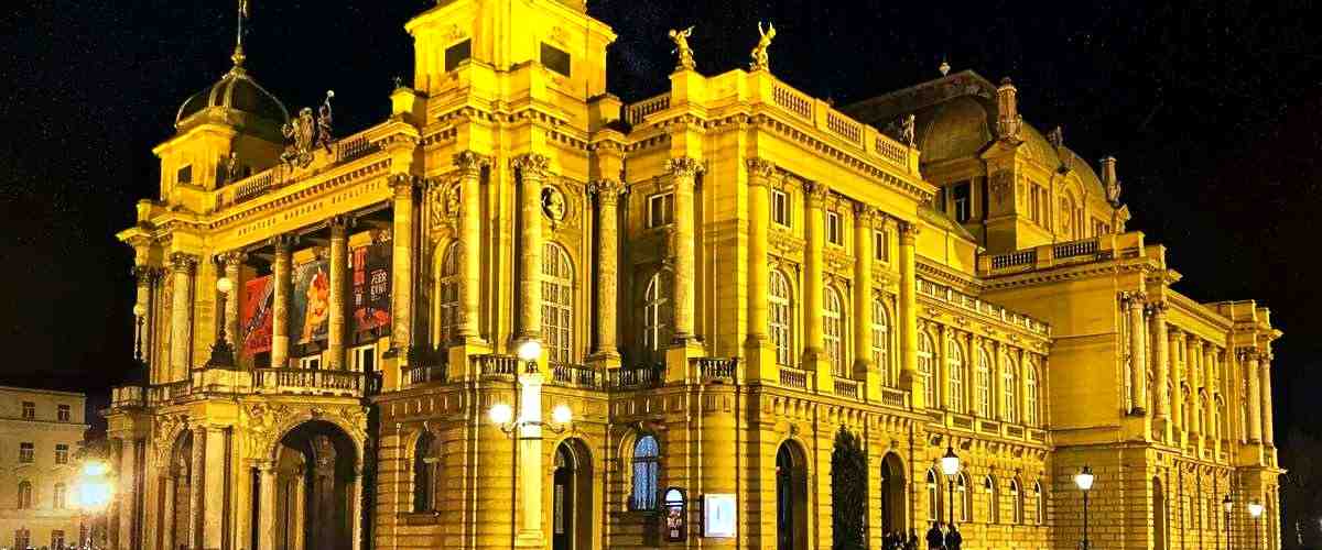 ¿Cuándo se construyó el Teatro Principal de Zaragoza?
