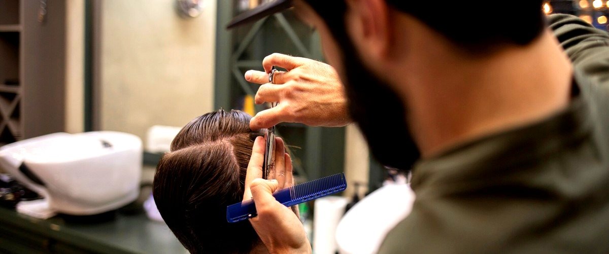 ¿Cuándo se inició la barbería en Lorca, Murcia?