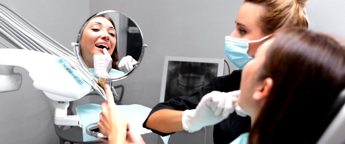 ¿Cuánto cobra un dentista por arreglar los dientes en Lérida?