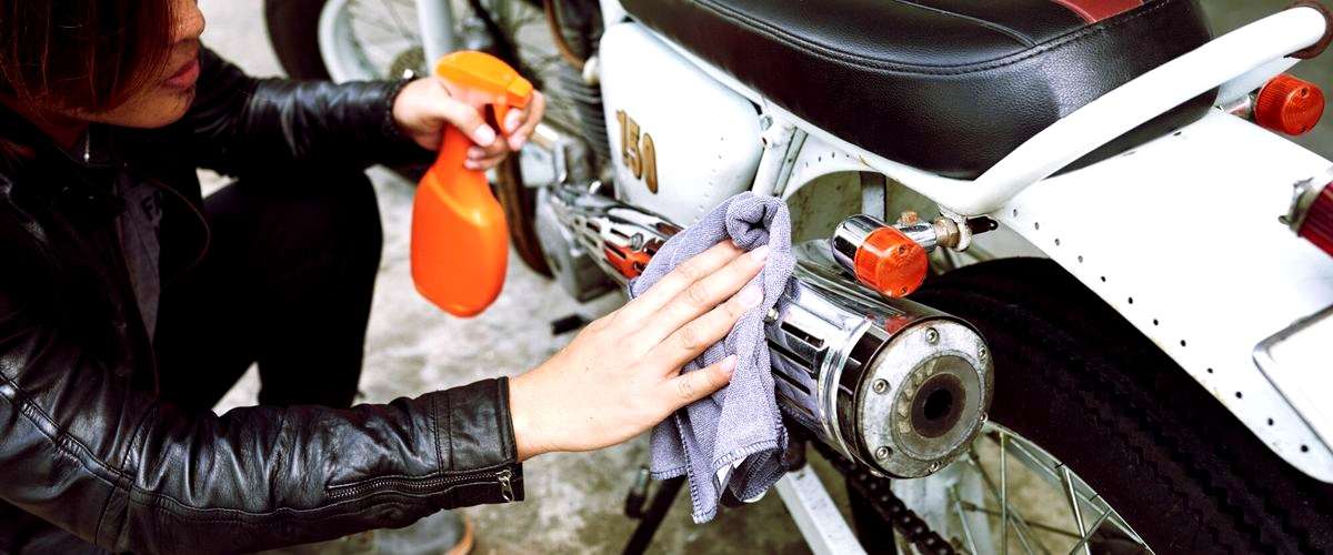 ¿Cuánto cuesta aproximadamente un cambio de aceite y filtros en un taller de motos en Tenerife?